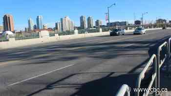 Calgary police investigating head-on collision resulting in serious injuries