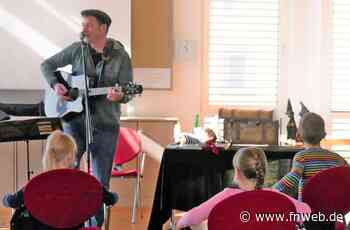„Ritter Kettenstrumpf” zog in Tauberbischofsheim Kinder in seinen Bann - Tauberbischofsheim - Nachrichten und Informationen - Fränkische Nachrichten
