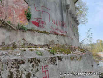 Svastiche e scritte fasciste lungo il Tanaro a Farigliano - http://gazzettadalba.it/