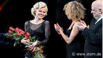Pamela Anderson feiert ihr Broadway-Debüt mit "Chicago" - STERN.de