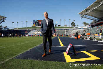 Suit: Ex-XFL commissioner Oliver Luck didn't deserve 'excessive' compensation - The Athletic