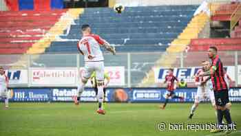 Taranto e Bari si accontentano e il derby finisce 0-0. Mignani manca la vittoria numero 100 - La Repubblica