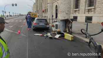 Incidente sul lungomare di Bari: si ribalta Apecar dell'Amiu, feriti netturbino e due automobilisti - La Repubblica
