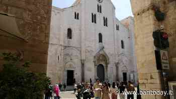 Turisti a passeggio per Bari Vecchia quasi come ai tempi pre-Covid: per Pasqua boom di presenze in Puglia - BariToday