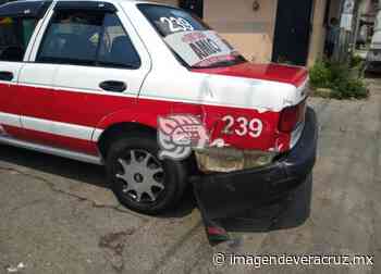 En Misantla, cobarde chofer de urbano choca contra taxi y se escapa - Imagen de Veracruz