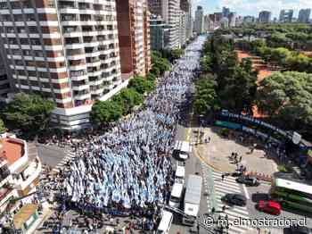 Kirchnerismo encabeza masiva marcha por el centro de Buenos Aires diferenciándose de Alberto Fernández en el Día de la Memoria, la Verdad y la Justicia - El Mostrador