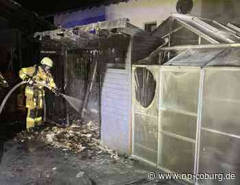 Feuerwehr-Einsatz - Mülltonnen-Unterstand brennt vollständig aus - Neue Presse Coburg