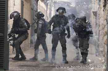 Clashes erupt again near flashpoint Jerusalem holy site - Barrhead News