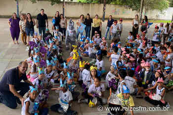 Prefeitura de Capivari faz entrega de ovos nas escolas com a presença do Coelhinho da Páscoa - Raizes FM