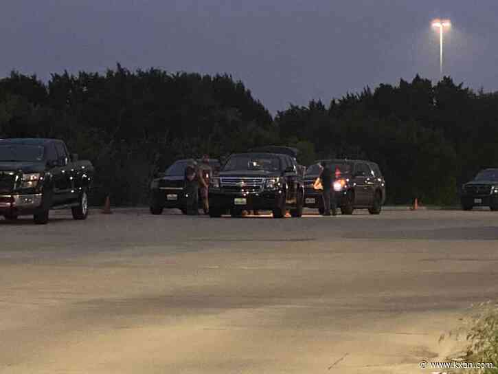 LIVE: SWAT team in southeast Austin early Monday