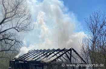 FW-DT: Carport brennt in voller Ausdehnung