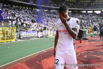 Ontroostbaar! Kompany moet wenende Murillo richting fans sleuren