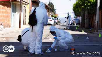 México: sicarios asesinan a 20 personas en un palenque de gallos - DW (Español)