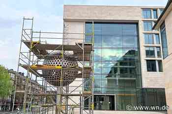 Die Spiegel-Kugel wird saniert