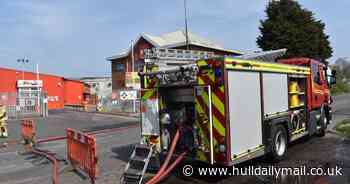 Fire at Biffa in east Hull expected to smoulder for hours after building gutted - Hull Live