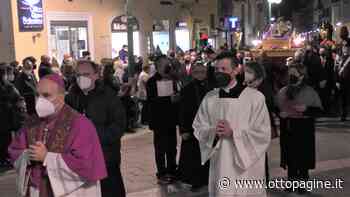 Venerdì Santo, a Benevento in migliaia alla processione del Cristo morto - Ottopagine