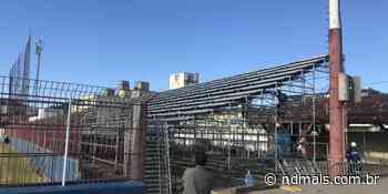 FOTOS: Brusque instala arquibancada móvel para ampliar capacidade do Augusto Bauer - ND Mais