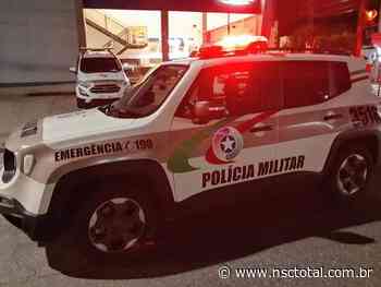 Resgate de criança abandonada no 3º andar de prédio em Brusque mobiliza polícia | NSC Total - NSC Total