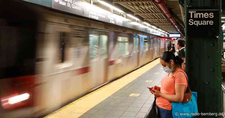 Busse, Bahnen und Co.: US-Richterin hebt Maskenpflicht auf