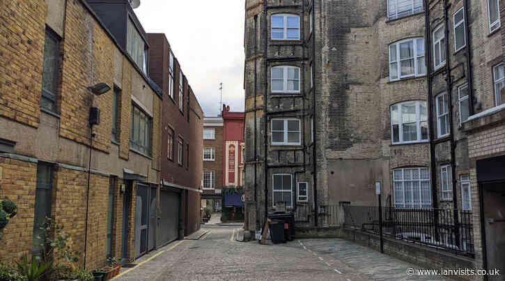 London’s Alleys: Durweston Mews, W1