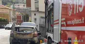 Auto divorata dalle fiamme a Trieste - Il Friuli