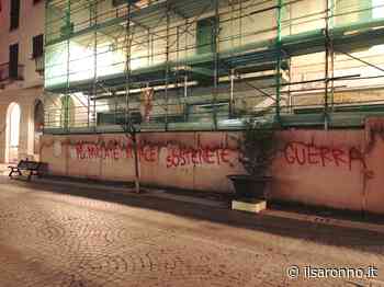 Saronno, in corso Italia graffiti contro la guerra e il Pd - ilSaronno