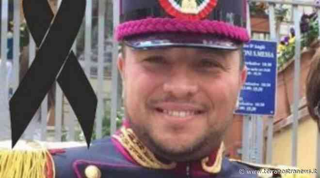 I 'fujenti' della Madonna dell'Arco ricordano Lino Apicella. Borrelli (Europa Verde): “Sono le due facce di una tradizione molto discussa. Bene il ricordo del poliziotto ucciso ma anche il divieto imposto ad Arzano dal comandante Chiariello” -