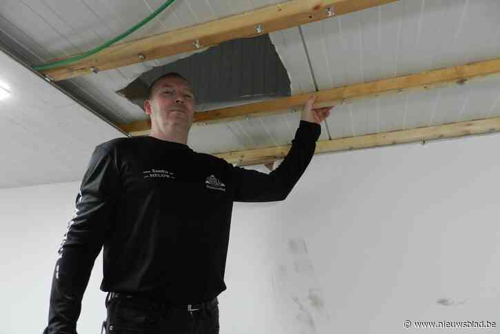 Inbrekers maken twee gaten in dak om bedrijf binnen te dringen: “Onbegrijpelijk dat ze zo veel moeite doen voor wat cola en een pak koekjes”