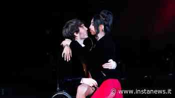 Manuel Bortuzzo lancia arco e frecce: così difende l'amore con Lulù - instaNews