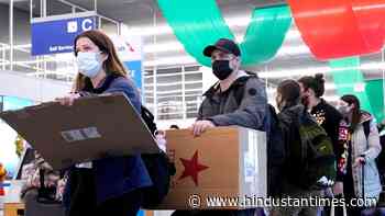 US judge strikes down CDC mask mandate for public transport - Hindustan Times