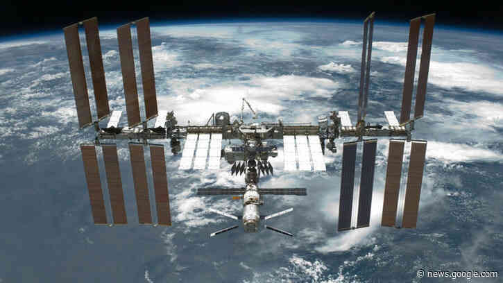 NASA Says SpaceX International Space Station Passengers Can't Leave - Giant Freakin Robot