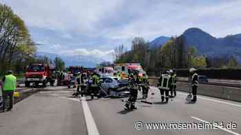 Mehrere Unfälle am Osterwochenende: BMW kracht gegen Aufpralldämpfer – zwei Schwerverletzte