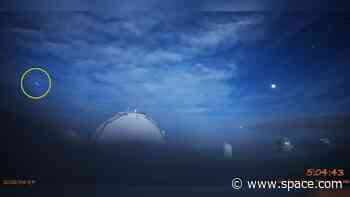 Shimmering 'night spiral' captured above Hawaii is actually a dying SpaceX rocket