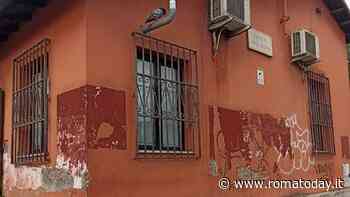 Ufficio anagrafico nel degrado, escrementi di piccione anche sui muri