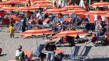 È boom di prenotazioni, la spiaggia fa il pienone - Il Tirreno