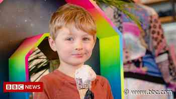 Visitors enjoy Bristol Easter weekend art trail - BBC.com