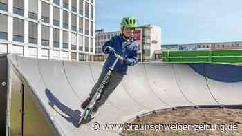 Pump Track steht jetzt am Wolfsburger ZOB – Hanno findet’s spitze
