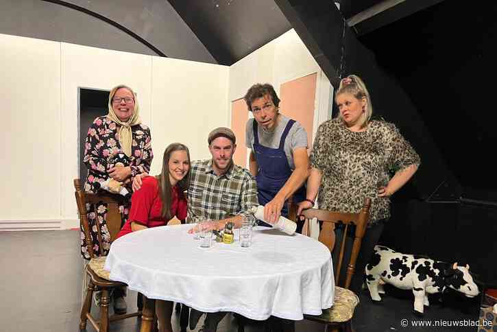 Toneelvereniging Theaterspektakel programmeert voor derde keer ‘Boer Zocht Vrouw’: “Hopelijk kunnen we nu eindelijk in première”