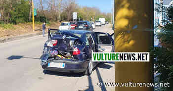 Melfi: incidente tra bus e auto in questa via centralissima! - vulturenews.net