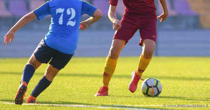 Calcio, il padre del giocatore entra in campo e prende a botte l’allenatore avversario: ragazzini in lacrime, il tecnico ricoverato