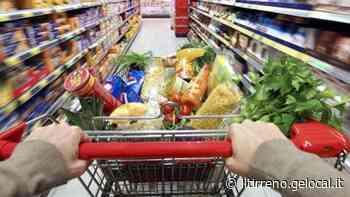 Rincari a macchia d'olio anche a Cecina: ormai è sos spesa e i prezzi sono destinati a salire ancora - Il Tirreno