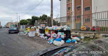 Catania: cassonetti spostati in stalli auto in via Fossa della Creta - La Sicilia