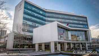 HR report recommends Hamilton suspend mandatory COVID-19 vaccines for city workers