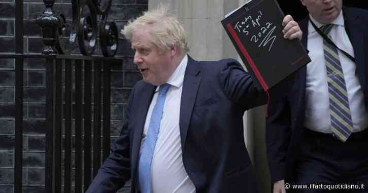 Partygate, Johnson alla Camera dei Comuni: “Mi scuso, ma non mi dimetto”. L’opposizione: “Una barzelletta, è disonesto”