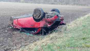 Unfall bei Hamburg: Mercedes landet auf dem Dach – ein Verletzter - Mopo.de
