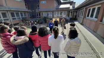 Una copia del globo di Matelica scandisce il tempo all'Istituto Comprensivo Mattei - Vivere Camerino