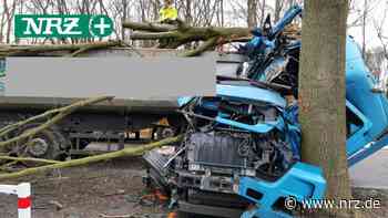 Schwerer Lkw-Unfall in Kalkar: Fahrer befreit sich selbst - NRZ News