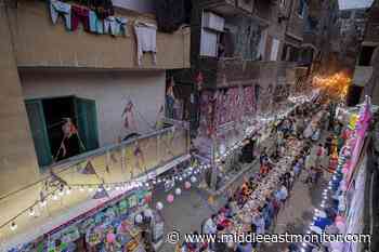 Cairo's Ramadan street feasts return after coronavirus suspension - Middle East Monitor