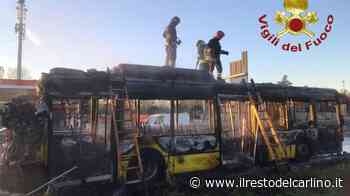 Incendio Modena, a fuoco un autobus in tangenziale. Traffico in tilt - il Resto del Carlino
