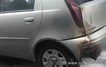 Paternò, Fiat Punto s’incendia in via Tito Speri: Vigili del Fuoco e proprietario spengono le fiamme - Corriere Etneo